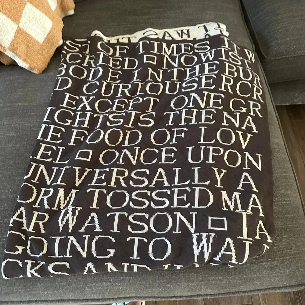 Punctuate Barnes & Noble Literary Quotes Knit Throw Blanket 100% Cotton 60x70